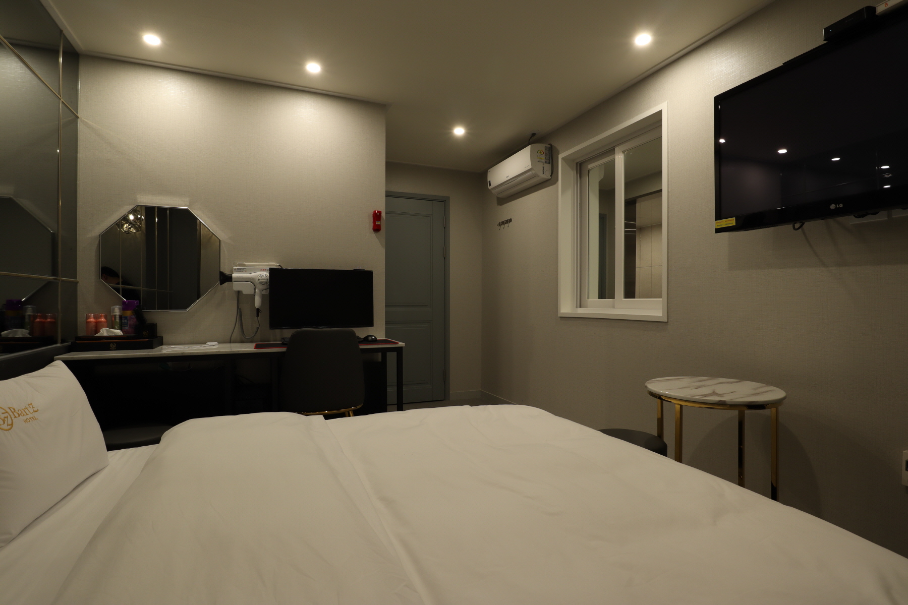 2000769928_RHAuO4cQ_f52f0da7f3043dd19c06e532e33400e573b333f0.JPG 이미지크게보기