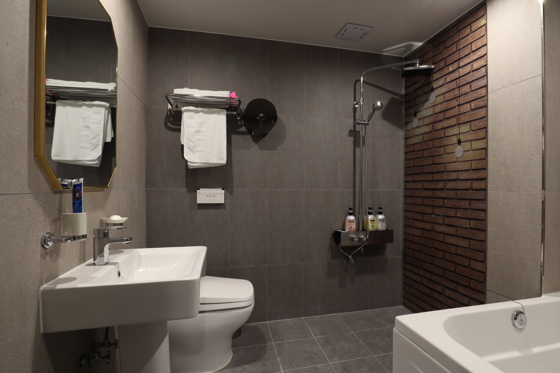 /user/i/intdesign/editor/2311/566af0fc50defe5ee70f658ce7556e64_1699321229_728.JPG 이미지크게보기